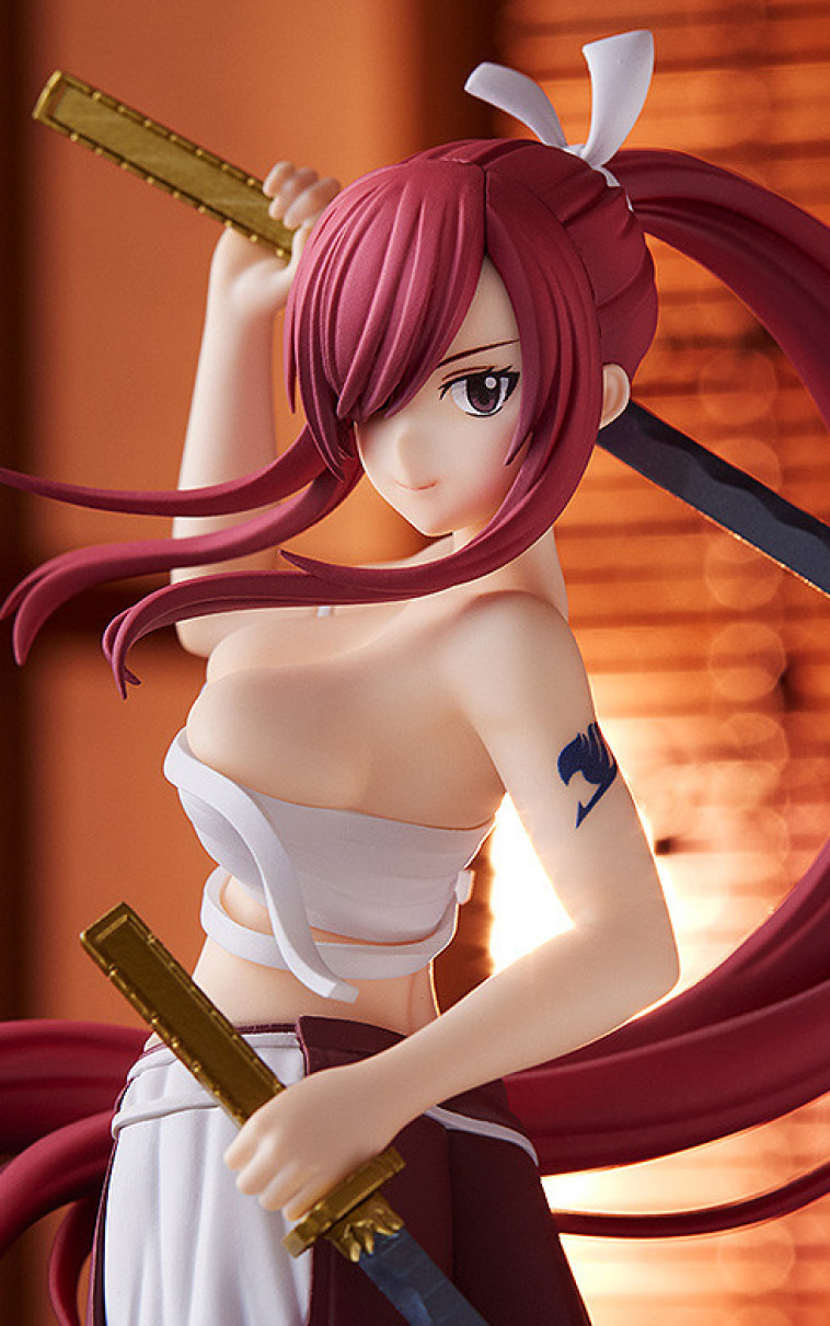 figurine erza scarlett